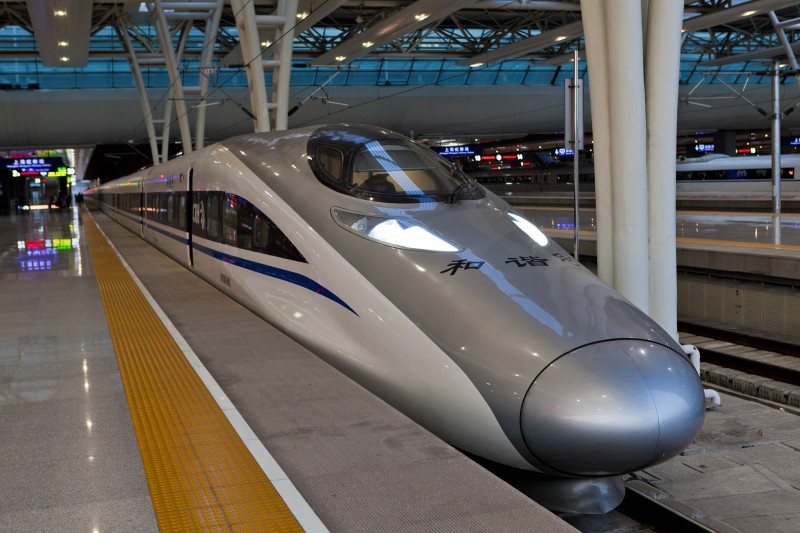 Đoàn tàu cao tốc Hài Hòa chạy tốc độ trên 350 km/h. Ảnh: Baidu.