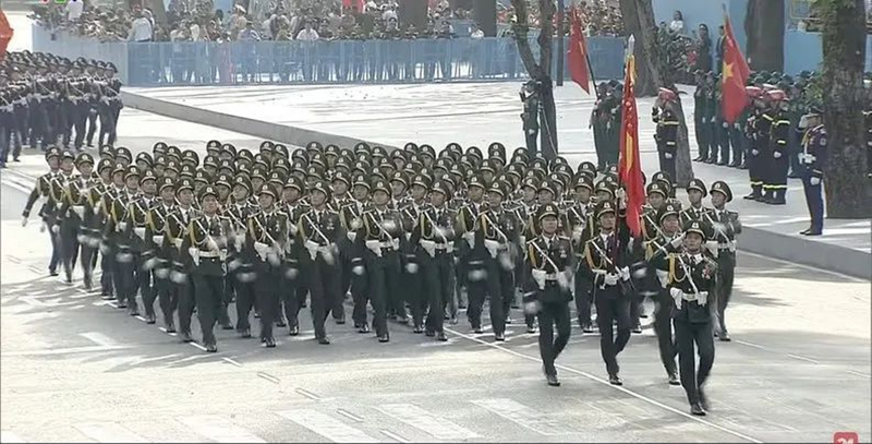 Khối sĩ quan không quân. Ảnh: QQnews. Quan doi dieu binh.png