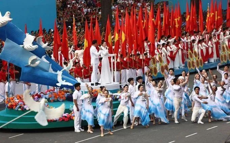 Chương trình văn nghệ đặc sắc. Ảnh: QQnews. Van nghe.png