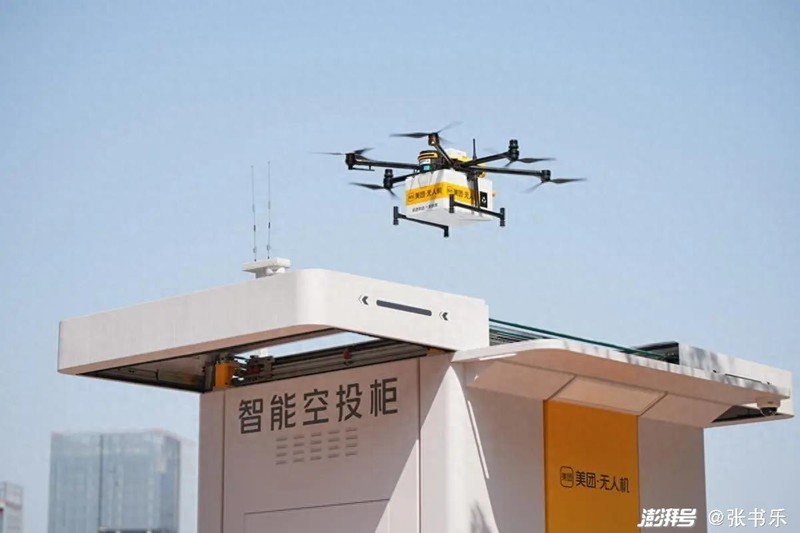 Dùng máy bay không người lái giao hàng đã trở thành dịch vụ kinh doanh. Ảnh: Thepaper. Dung UAV dua hang.jpg
