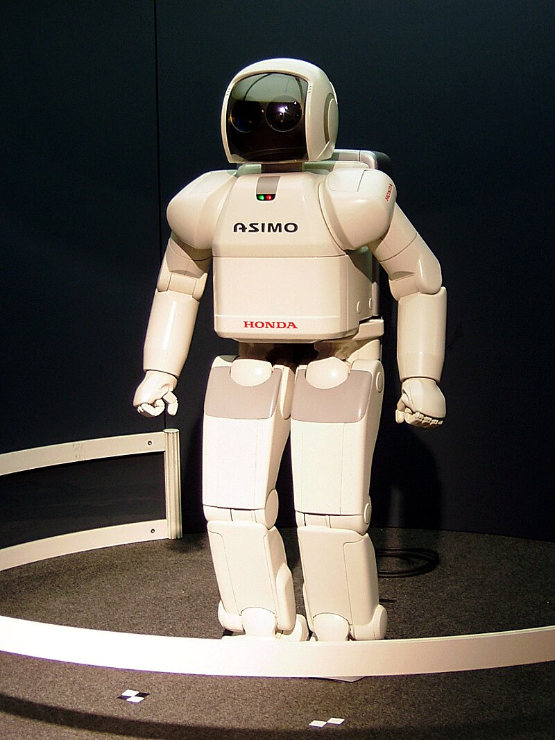 ASIMO của Honda, robot hình người đầu tiên trên thế giới ra đời năm 2000 với giá 3 triệu USD/con. Ảnh: Wiki. HONDA ASIMO.png