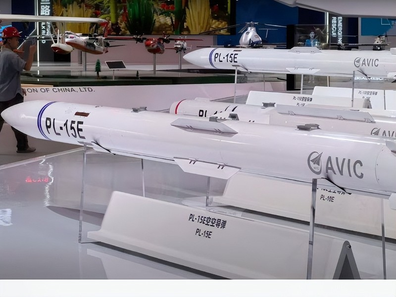Tên lửa PL-15E của Trung Quốc trở nên nổi tiếng trong cuộc xung đột Ấn Độ-Pakistan. Ảnh: Toutiao. Ten lua Trung Quoc.jpeg