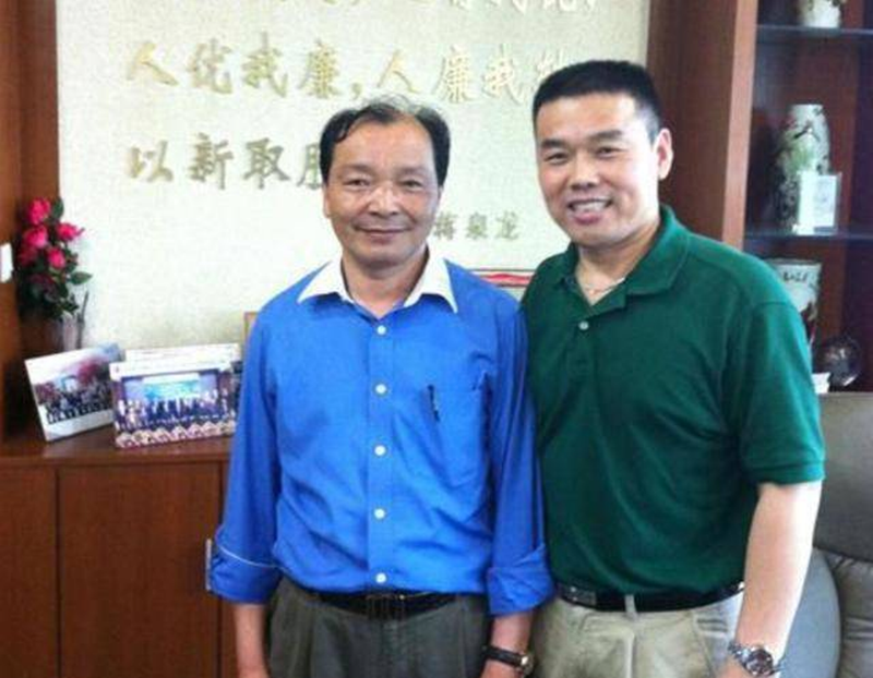Hai cha con Tưởng Tuyền Long - Tưởng Hâm. Ảnh: Sohu. Cha va con.png
