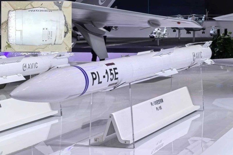 Tên lửa PL-15E được trưng bày tại Triễn lãm hàng không Chu Hải. Ảnh: QQnews. Ten lua PL-15E.jpg