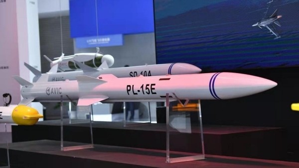 Tên lửa PL-15E trưng bày. Ảnh: NetEase. Ten lua.jpg