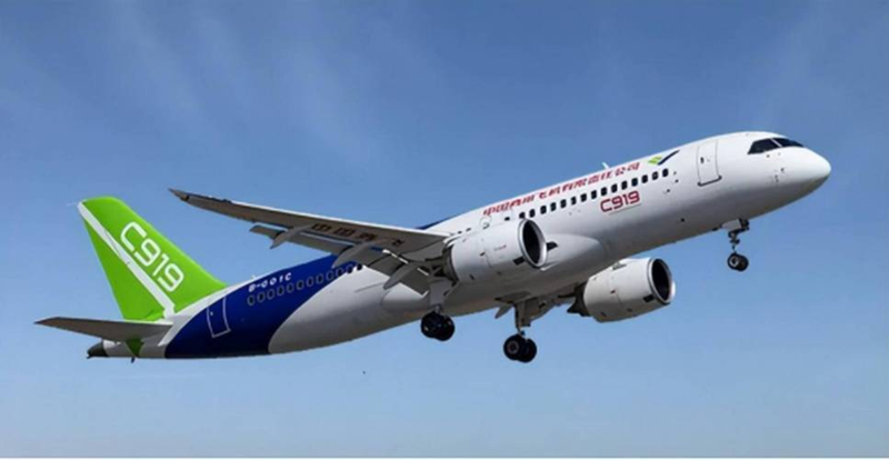 Máy bay chở khách thương mại C919 của Trung Quốc đang cạnh tranh mạnh mẽ phá vỡ thế độc quyền kép của Boeing và Airbus. Ảnh: Sohu. C919 canh tranh.png