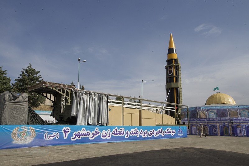 Tên lửa “Khorramshahr-4” trên bệ phóng. Ảnh: Wiki. Khorramshahr-4.jpg