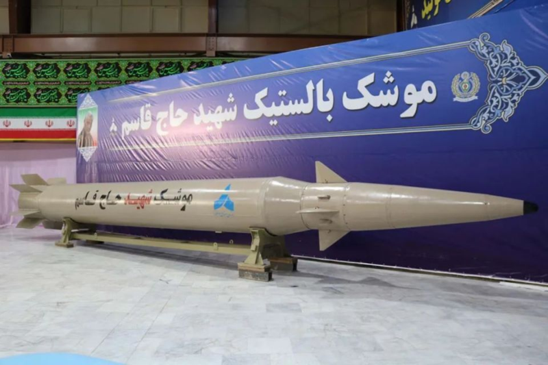 Tên lửa tầm trung siêu thanh "Qassem Basir" có tốc độ Mach 12. Ảnh: Sohu. Ten lua Qassem Basir.png
