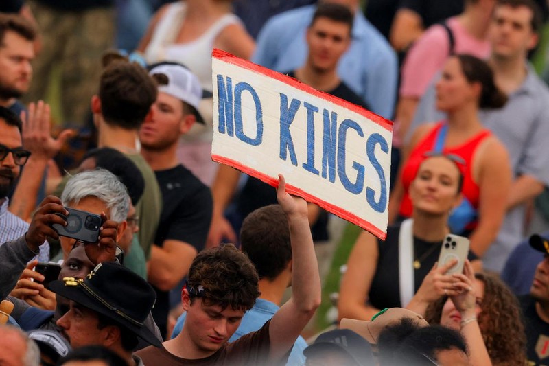 Các cuộc biểu tình phản đối ông Trump diễn ra tại hàng chục bang khắp nước Mỹ. Ảnh: Reuters. Bieu tinh chong Trump.jpg