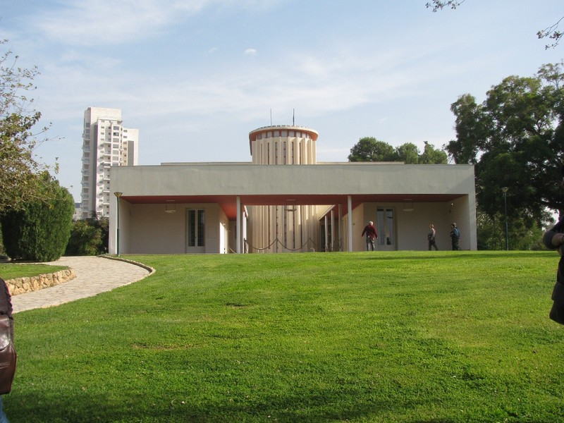 Viện Nghiên cứu Khoa học Weizmann trước khi bị trúng tên lửa. Ảnh: Wiki.