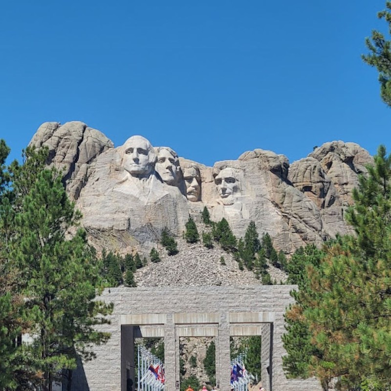 Đề xuất tạc tượng ông Trump tại Công viên quốc gia Núi Rushmore không nhận được sự ủng hộ. Ảnh: QQnews. Tac tuong Trump.jpg
