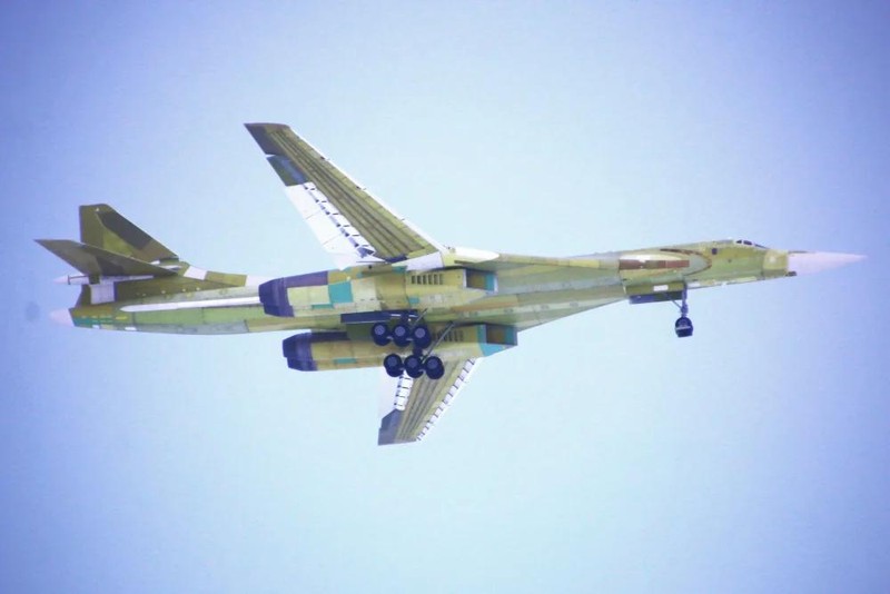 Tu-160M2 bay thử nghiệm. Ảnh: QQnews. Bay thu nghiem.jpg