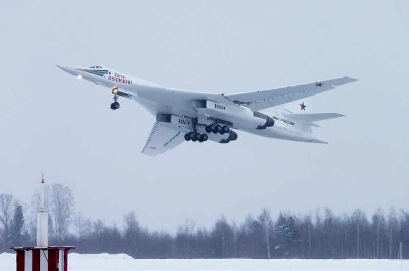 Tu-160M2 có thể hoạt động trong điều kiện thời tiết khắc nghiệt. Ảnh: QQnews. Phien ban moi.jpg