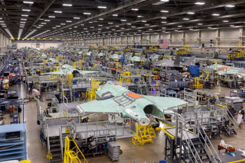 Dây chuyền sản xuất F-35 trong nhà máy chính của Lockheed Martin ở Texas. Ảnh: Guancha. Se dat cac day chuyen J-35.png