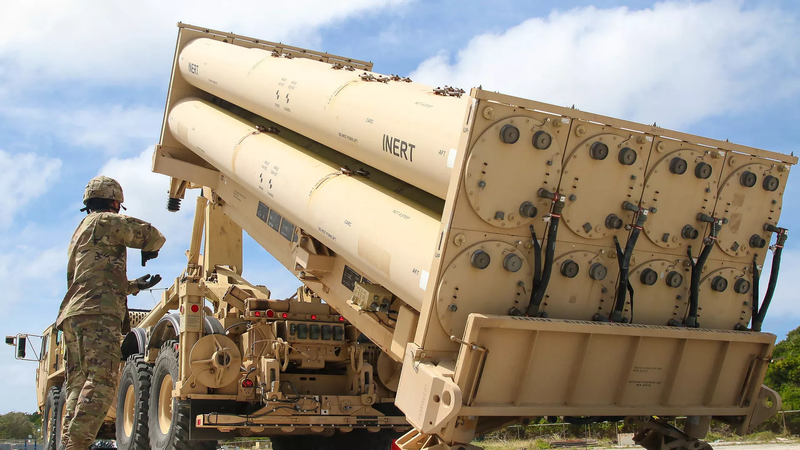 Lính Mỹ thao tác sử dụng hệ thống THAAD tại Israel. Ảnh: Sohu. Linh My dieu khien.png
