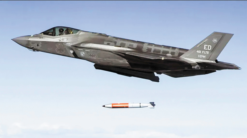 Máy bay F-35A của Mỹ thử nghiệm ném bom hạt nhân B61-12. Ảnh: News.youth.cn. F-35A thu nghiem nem B61-12.png