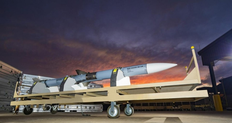 Tên lửa AIM-120D của Mỹ có tầm bắn 160km. Ảnh: Wforum. AIM-120D.png