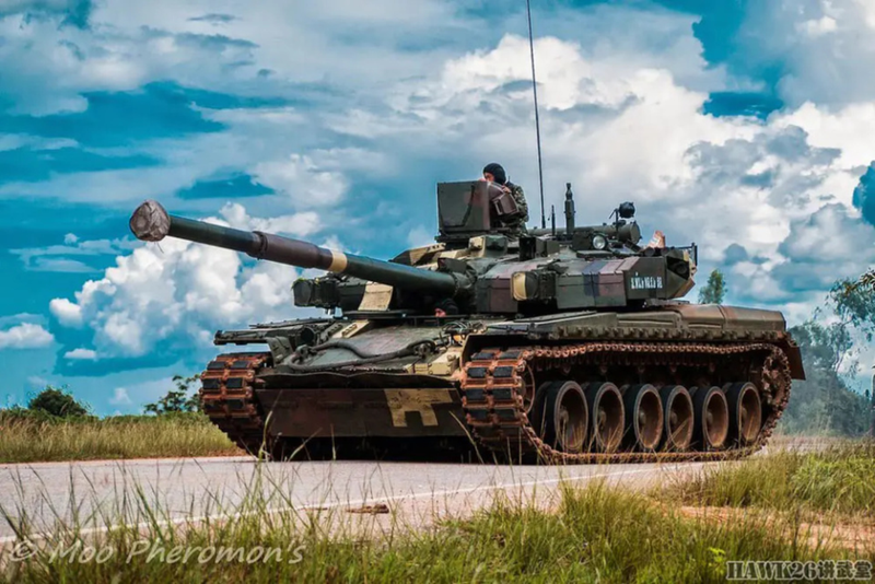 T-84 "Oplot" được cho là một trong những loại tăng chạy nhanh nhất thế giới. Ảnh: Wforum. Co dong nhanh.png