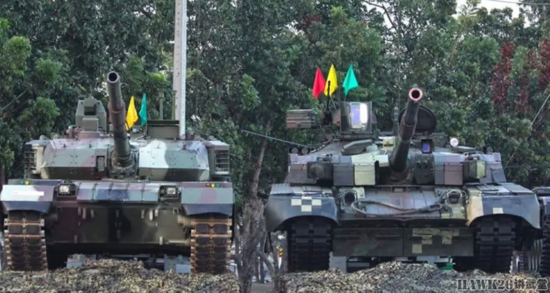 Xe tăng VT-4 của Trung Quốc (trái) và tăng T-84 "Oplot" (phải) trong biên chế Lục quân Thái Lan. Ảnh: Wforum. tang.png