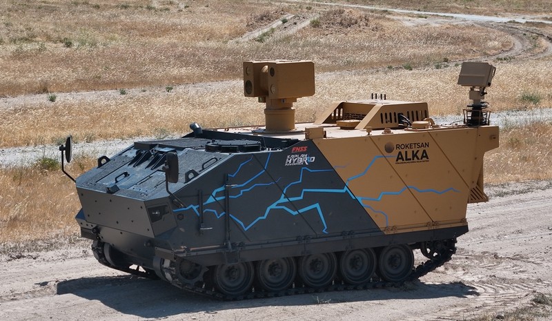 Tăng laser ANKA-KAPLAN đang hành tiến. Ảnh: Wforum. kaplan-hibrit-roketsan-alka.jpg