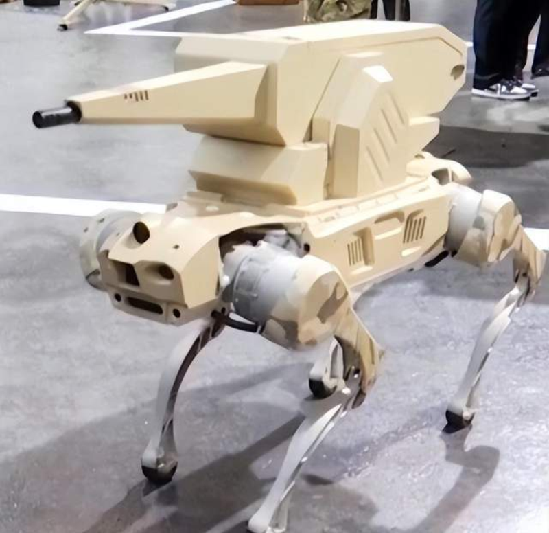 Robot chiến đấu 4 chân của Mỹ. Ảnh: Sohu. Robot My.png