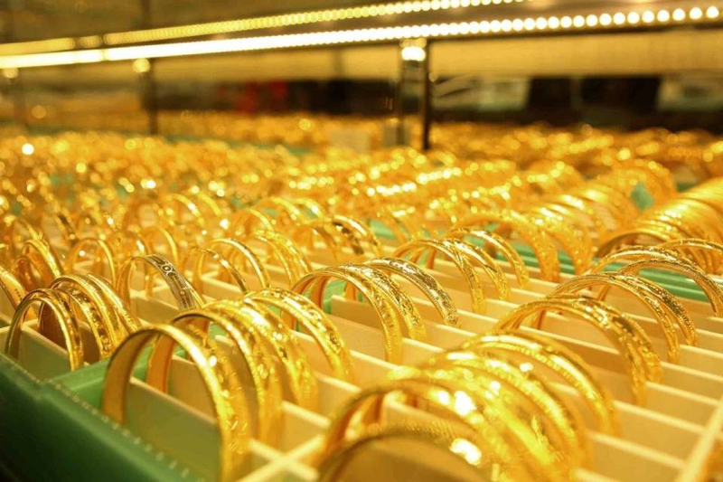 Do giá tăng, tổng lượng vàng trang sức tiêu thụ giảm nhưng tổng giá trị lại tăng. Ảnh: Shangbao. Vang trang suc.png