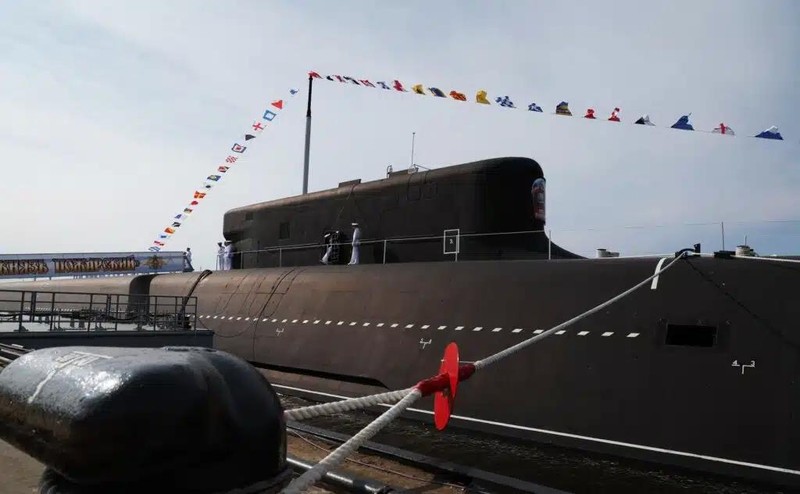 Cận cảnh tàu Kniaz Pozharsky. Ảnh: Navalnews. Con tau.jpg