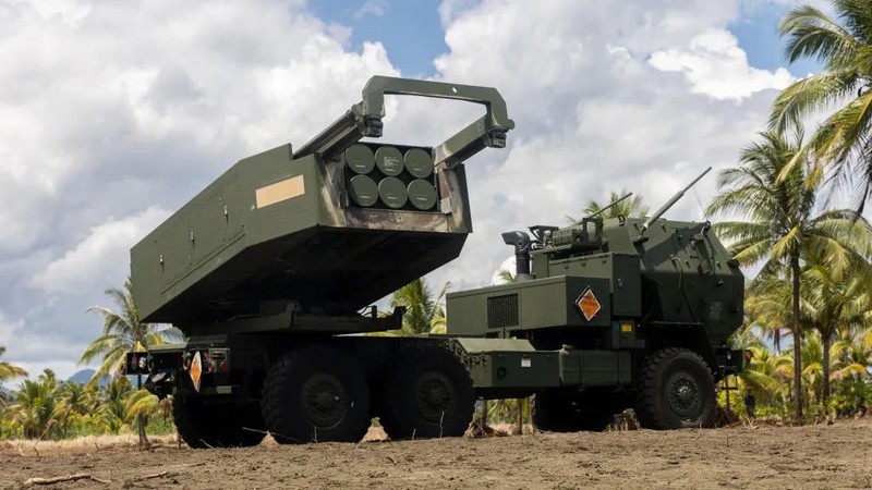 Hệ thống HIMARS với 6 ống phóng. Ảnh: Thewarzone. ARMY-HIMARS.jpg