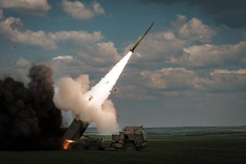 HIMARS đã phát huy hiệu quả ở chiến trường Ukraine. Ảnh: Thewarzone. HIMARS o Ukraine.jpg