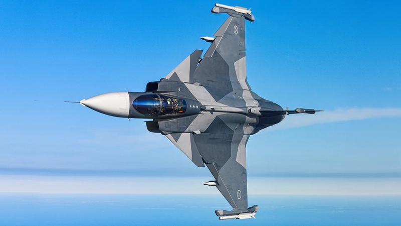Hệ thống AI "Centaur" giúp phi công cơ động tránh tên lửa đối phương. Ảnh: TMZ. Gripen-E bay thu 2019.png