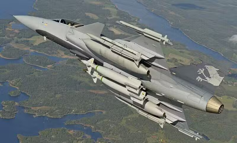 Tiêm kích Gripen-E/F trang bị hỏa lực rất mạnh. Ảnh: TMZ. Gripen E.F.png