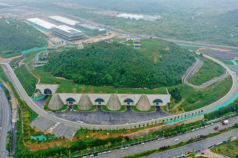 Trung tâm dữ liệu khổng lồ Thất Tinh của Tencent ở tỉnh Quý Châu. Ảnh: Xinhua. Trung tam du lieu Tencent.png