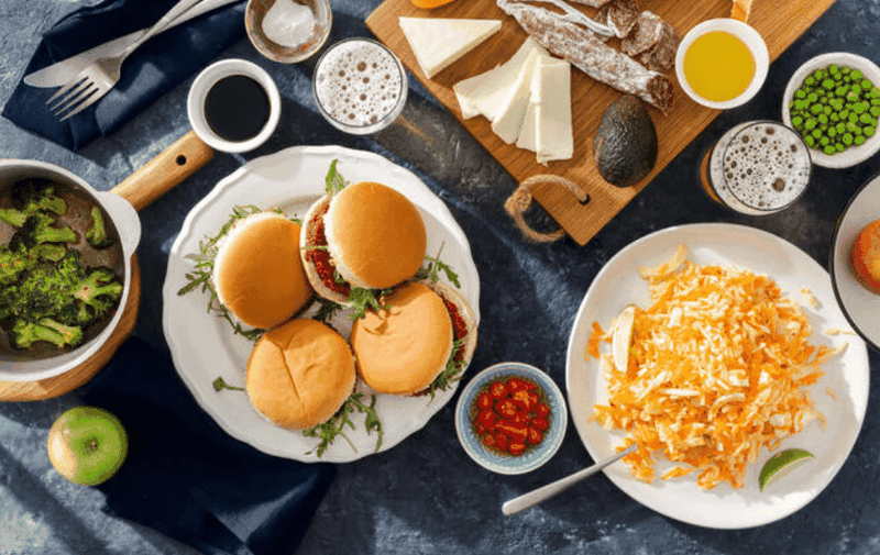 Một người đàn ông Mỹ đã chuốc hại vào thân khi làm theo tư vấn của ChatGPT về thay đổi cơ cấu bữa ăn. Ảnh: Singtao. Mot nguoi dan ong thay doi thuc don theo ChatGPT.png