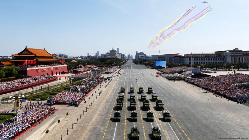 45 đội hình sẽ tham gia cuộc duyệt binh kéo dài 90 phút. Ảnh: Xinhua. Se co quy mo lon.jpg