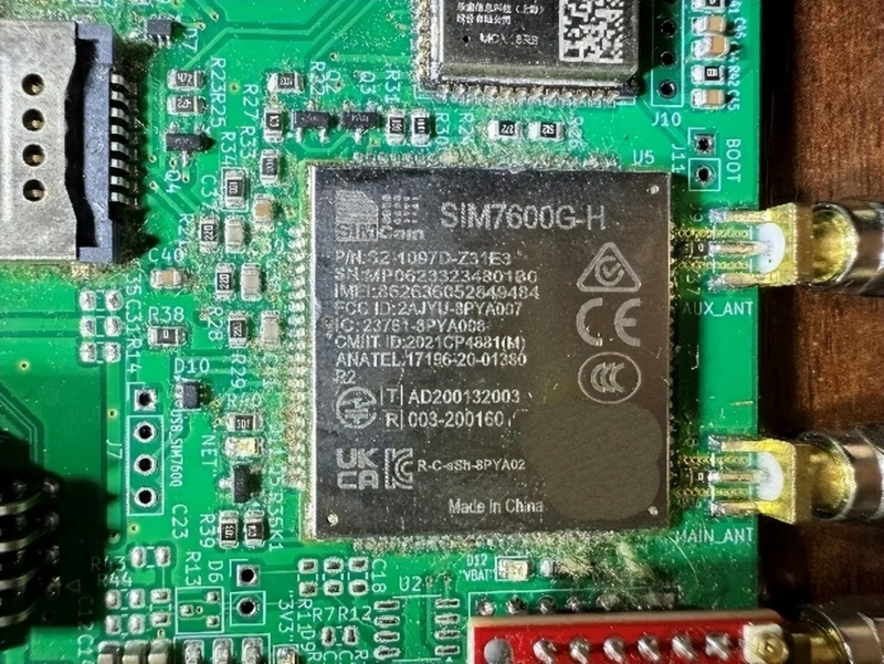 Linh kiện này ghi rõ "Made in China" với dấu chứng chỉ 3C. Ảnh: Wforum. Ghi ro cua TQ.png