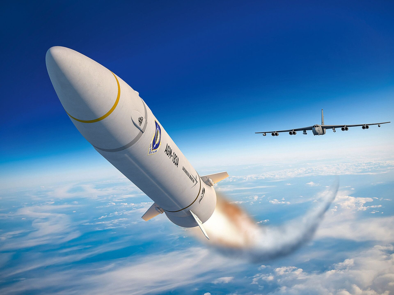Tháng 3/2024, Mỹ đã thử nghiệm phóng AGM-183 bằng máy bay B-52. Ảnh: NetEase. B-52 phong.png