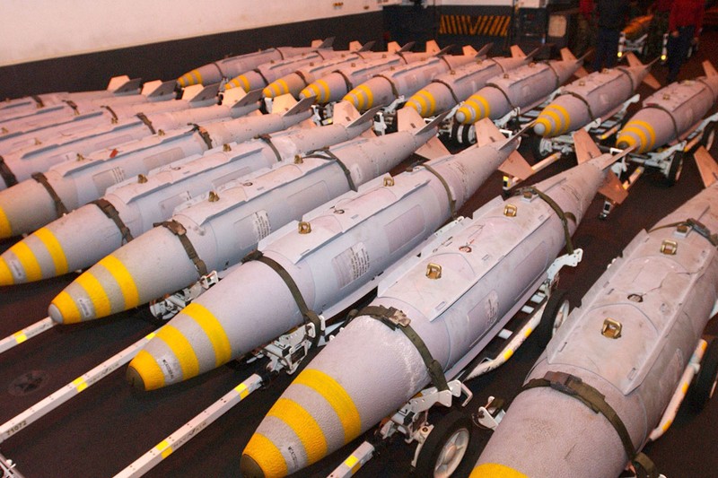 Mỹ sẽ bán cho Ukraine 3.550 quả tên lửa (bom) tăng tầm, có thể là JDAM. Ảnh: Military.