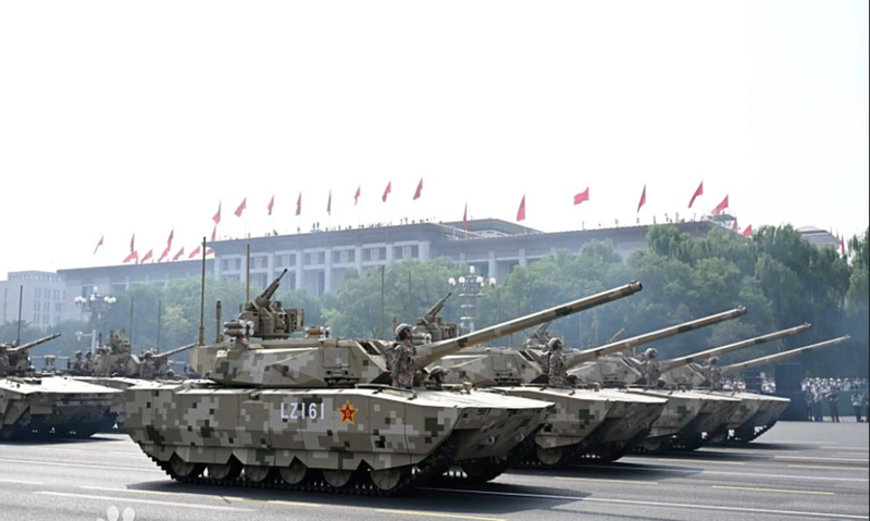 Đội hình tăng Type 100 tại cuộc duyệt binh. Ảnh: QQnews. Doi hinh tang.png