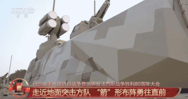Ống phóng GL6, súng máy và kết cấu giáp đa diện tàng hình của Type 100. Ảnh: QQnews. Hoa luc.png