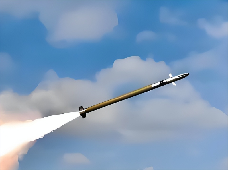 Tên lửa HQ-10 được phóng từ bệ phóng đặt trên tàu mặt nước. Ảnh: QQnews. Dan HQ-10.png