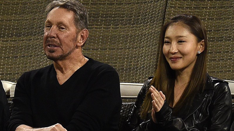 Larry Ellison 81 tuổi và cô vợ 34 tuổi người Trung Quốc Jolin Zhu. Ảnh: Chinatimes. Ellison va Jolin Zhu.jpg