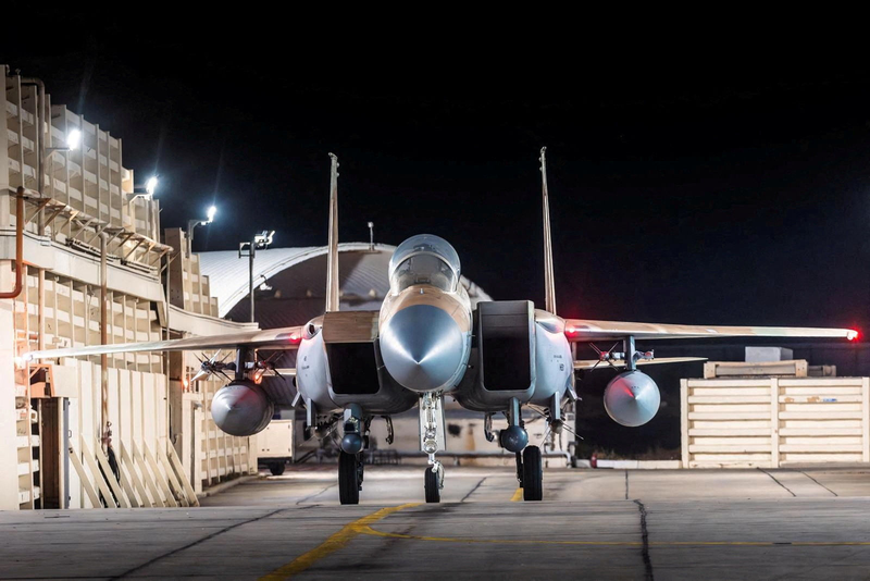 Kế hoạch bàn giao 50 chiếc F-15 cho Israel dù đã hoãn đến 2029 vẫn có nguy cơ bị tan vỡ do khủng hoảng thiếu Antimon. Ảnh: Sohu. Ke hoach ban 50 may bay F-15 cho Israel bi anh huong.png