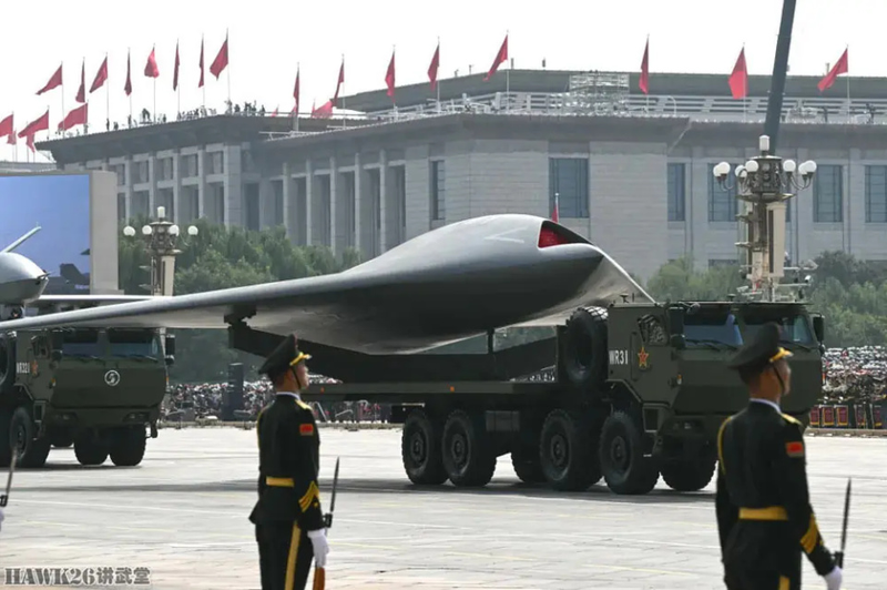 Chiếc UCAV GJ-11 tham gia cuộc duyệt binh hôm 3/9. Ảnh: NetEase. GJ-11 tai cuoc duyet binh.png