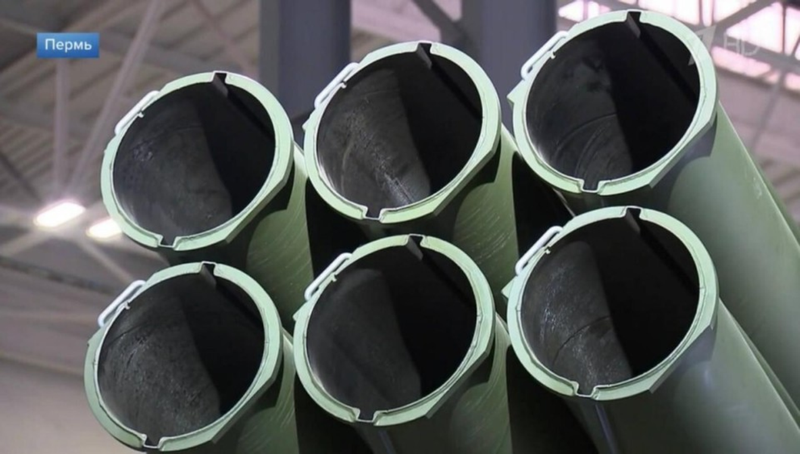 6 ống phóng tên lửa cỡ 300mm có thể tương thích nhiều loại đạn. Ảnh: Wforum. Sarma 2.png