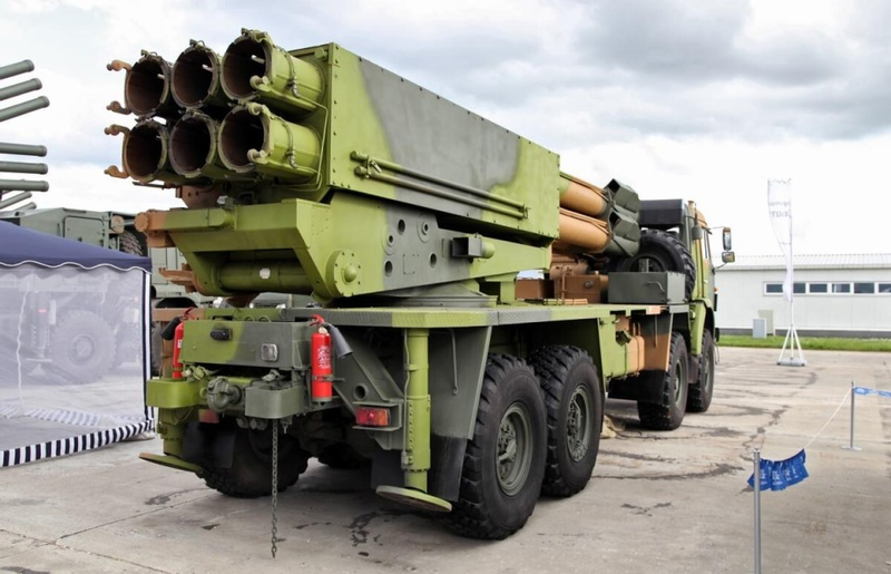 Sarma MLRS giảm số ống phóng xuống một nửa để đổi lấy khả năng triển khai và cơ động nhanh. Ảnh: Wforum. Sarma 5.png