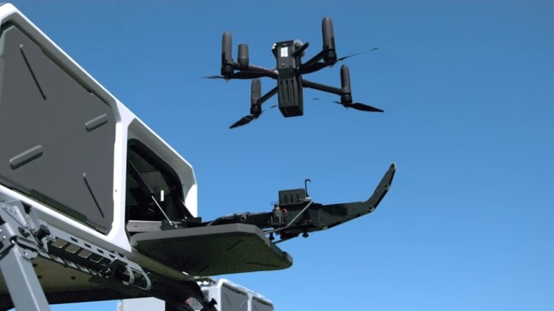 UAV của Anvil cất cánh lao vào hạ gục UAV mục tiêu. Ảnh: LTN. UAV cat canh lao vao UAV muc tieu.jpg