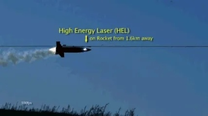 Khoảnh khắc một quả tên lửa bị trúng tia laser trước khi phát nổ. Ảnh: Wforum. Khoanh khac ten lua bi trung tia.png
