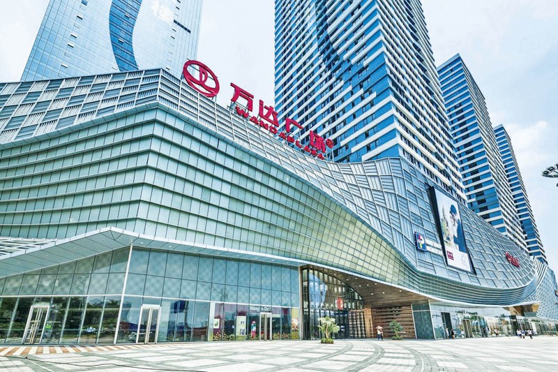 Chỉ trong tháng 5/2025, Vương Kiện Lâm đã phải bán 48 Wanda Plaza để lấy tiền trả nợ. Trong ảnh: Một tổ hợp thương mại - giải trí Wanda Plaza. Ảnh: Exmoo. Wanda Plaza.jpg