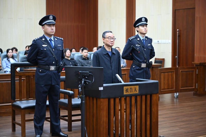 Bị cáo Đường Nhân Kiện nghe Tòa án thành phố Trường Xuân tuyên phạt mức án tử hình hoãn thi hành 2 năm. Ảnh: Xinhua.