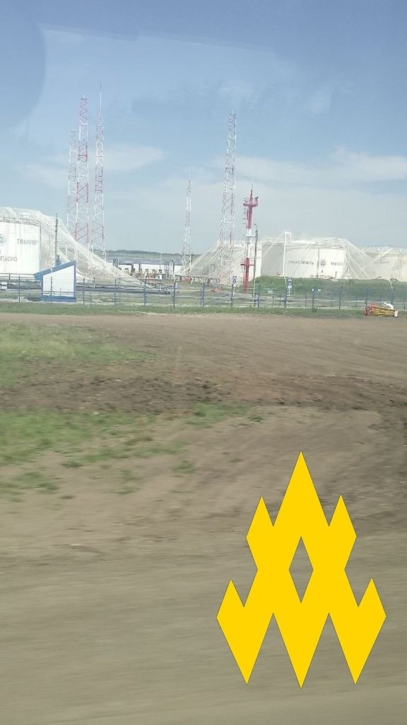 Ảnh chụp một kho xăng dầu Nga do nhóm đặc vụ “Atesh” của Ukraine công bố. Ảnh: Wforum. Hinh anh trnh sat Ukraine chup.png